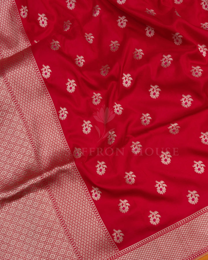 Red Handwoven Banaras Silk Saree - TSH2506142