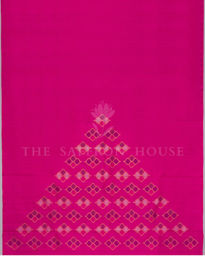 Handloom Borderless Kanjivaram Silk Saree in Rani Pink - TSH250175