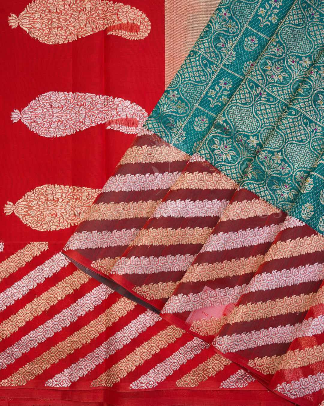 Handloom Banaras Silk Saree in Green And Chilli Red