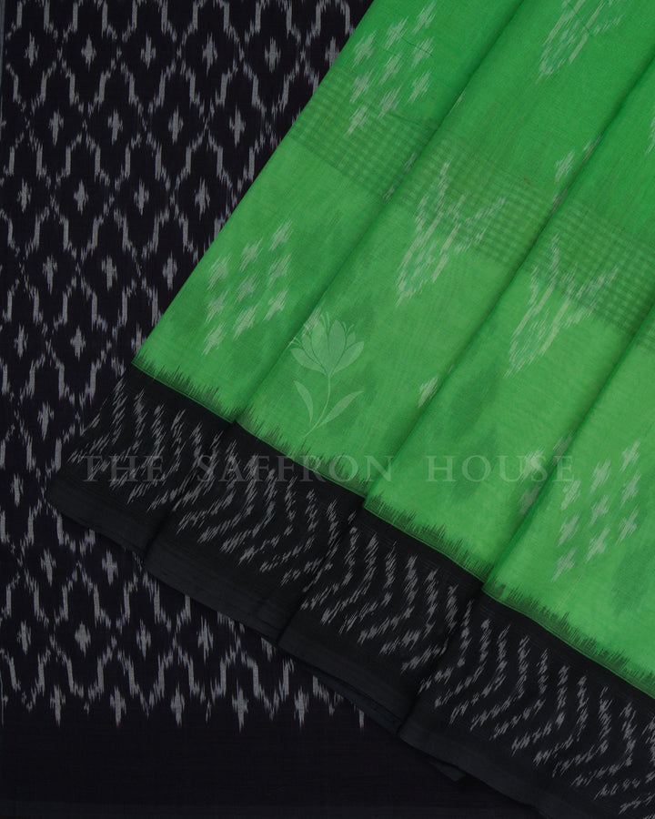 वरनाम - कंट्रास्ट लीफ बटस के साथ हाथ से बुनी हुई सूती साड़ी - TSH6059