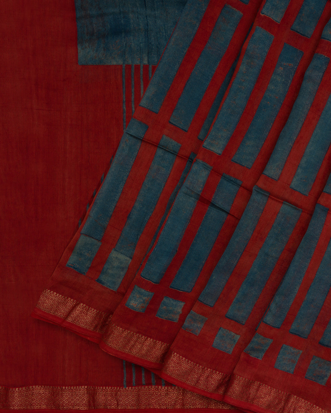 Red And Blue Maheshwari Silk Cotton Block Printed Saree - TSH8460058