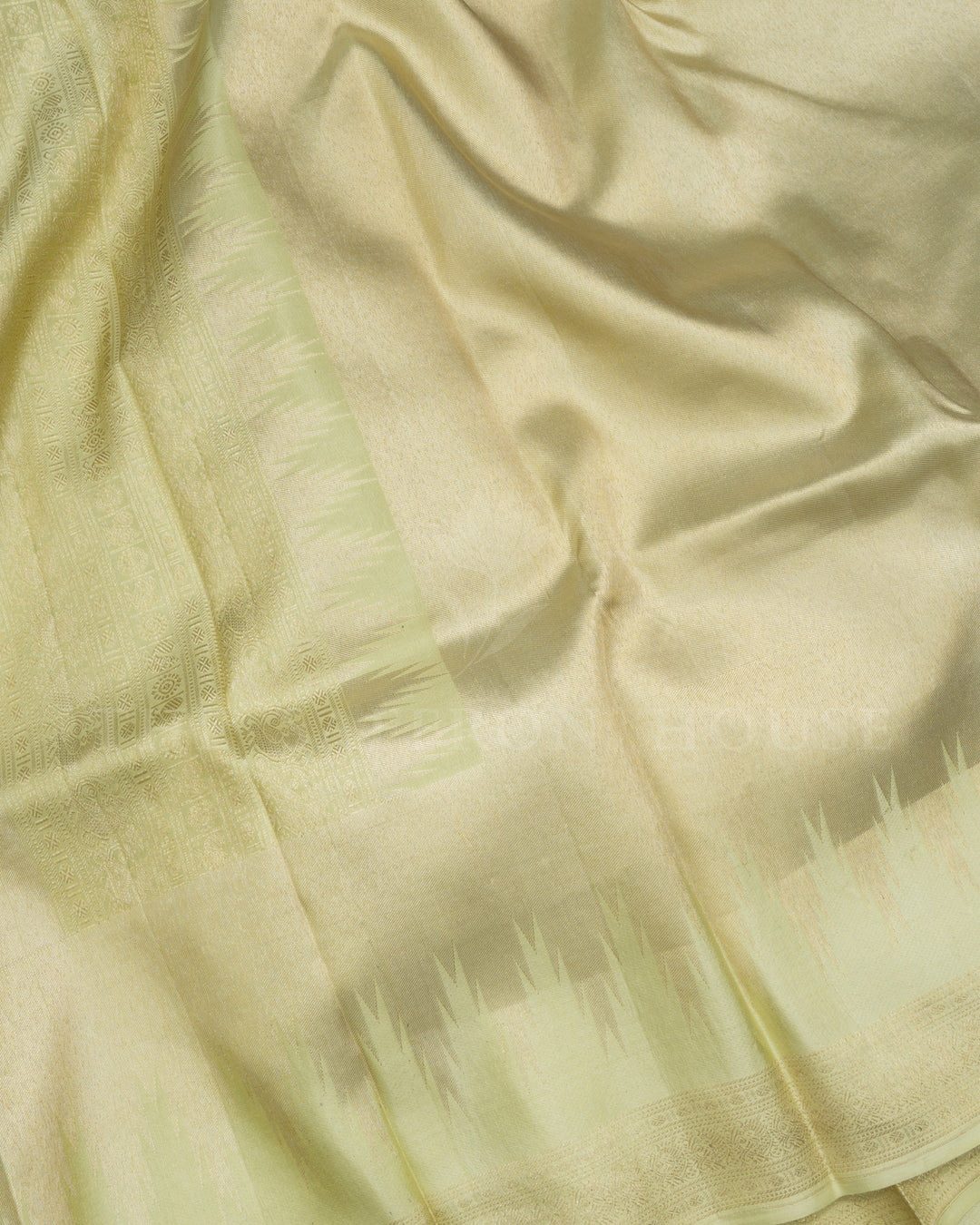 Light Pista Green Handwoven Kanjivaram Silk Saree - TSH2506131