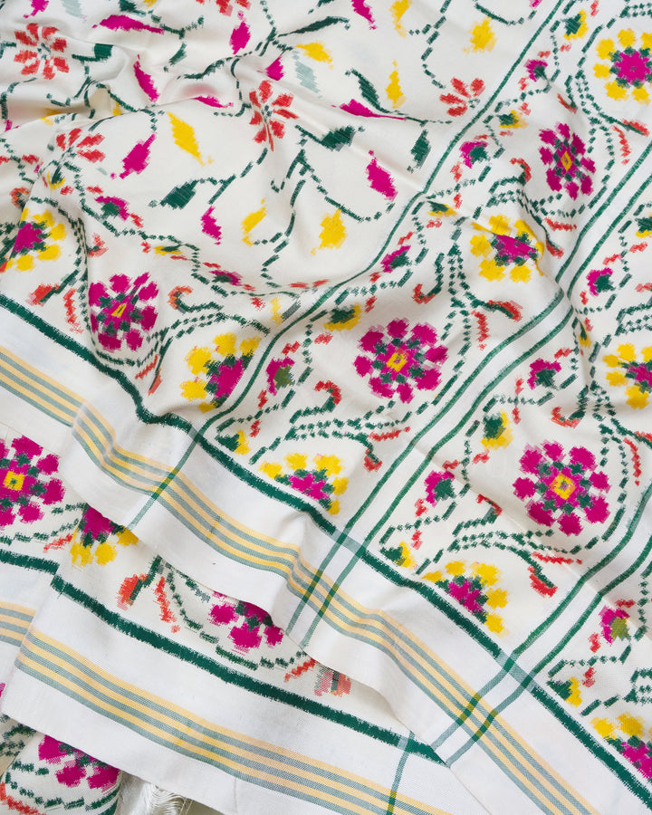 Half-white Floral Double Ikkat Patan Patola Saree - TSH2506187