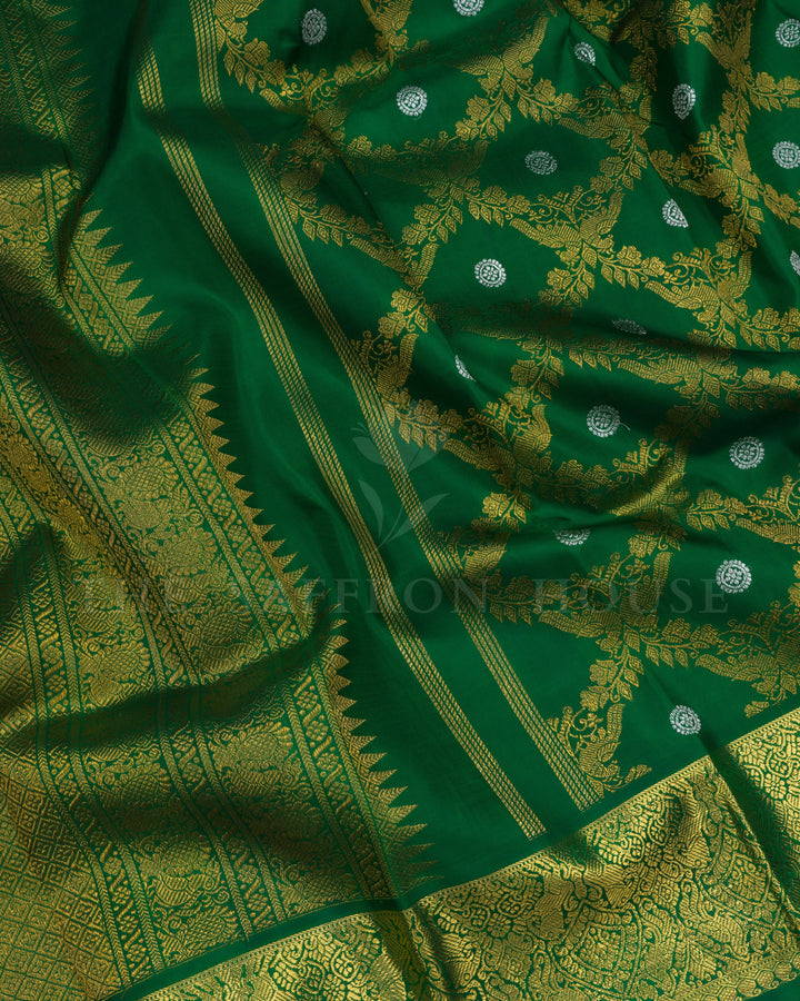 Bottle Green Handwoven Kanjivaram Silk Saree - TSH2506106