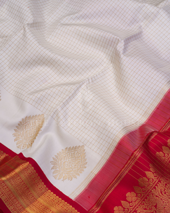 Handloom Kanjivaram Silk Saree in Off White And Red  - TSH250071