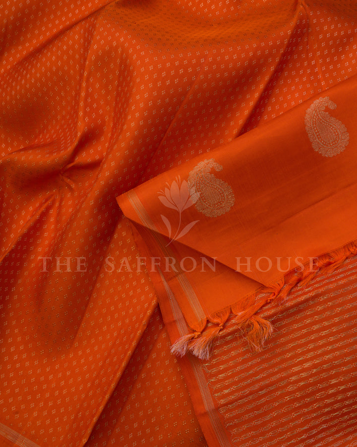 Handloom Half-and-Half Pure Kanjivaram Silk Saree in White And Orange - TSH250192