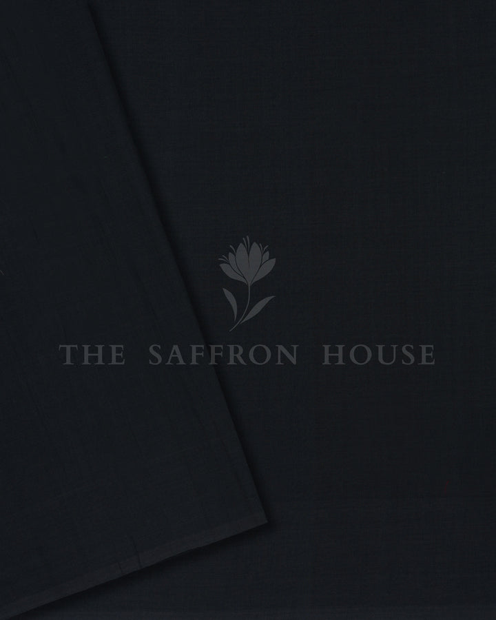 वरनाम - कंट्रास्ट लीफ बटस के साथ हाथ से बुनी हुई सूती साड़ी - TSH6059