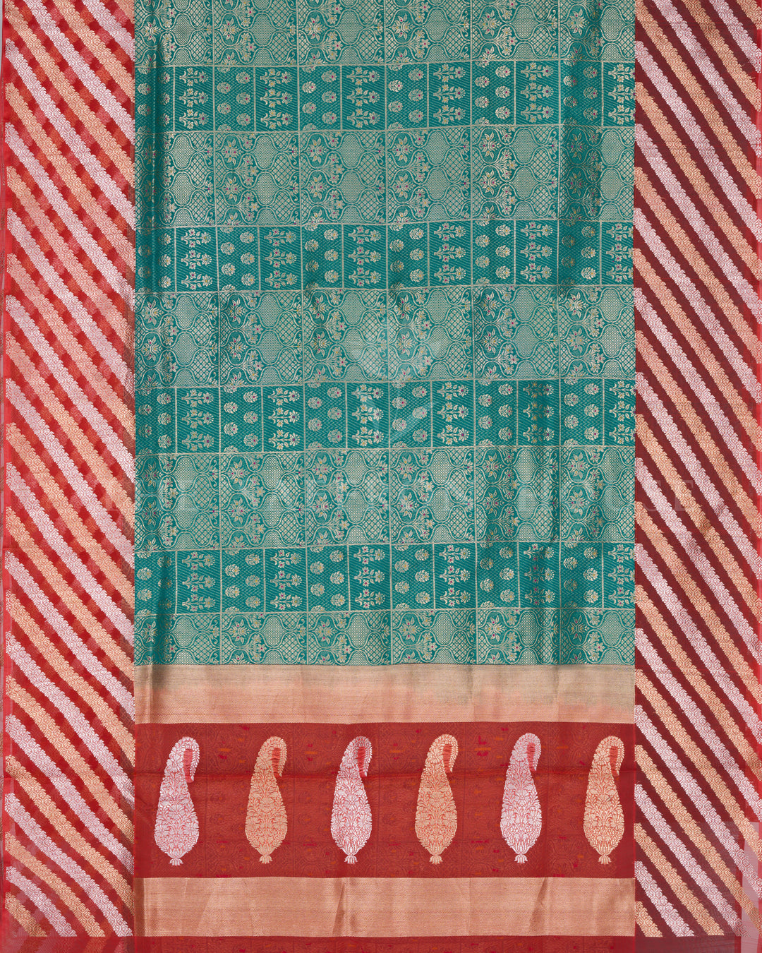 Handloom Banaras Silk Saree in Green And Chilli Red