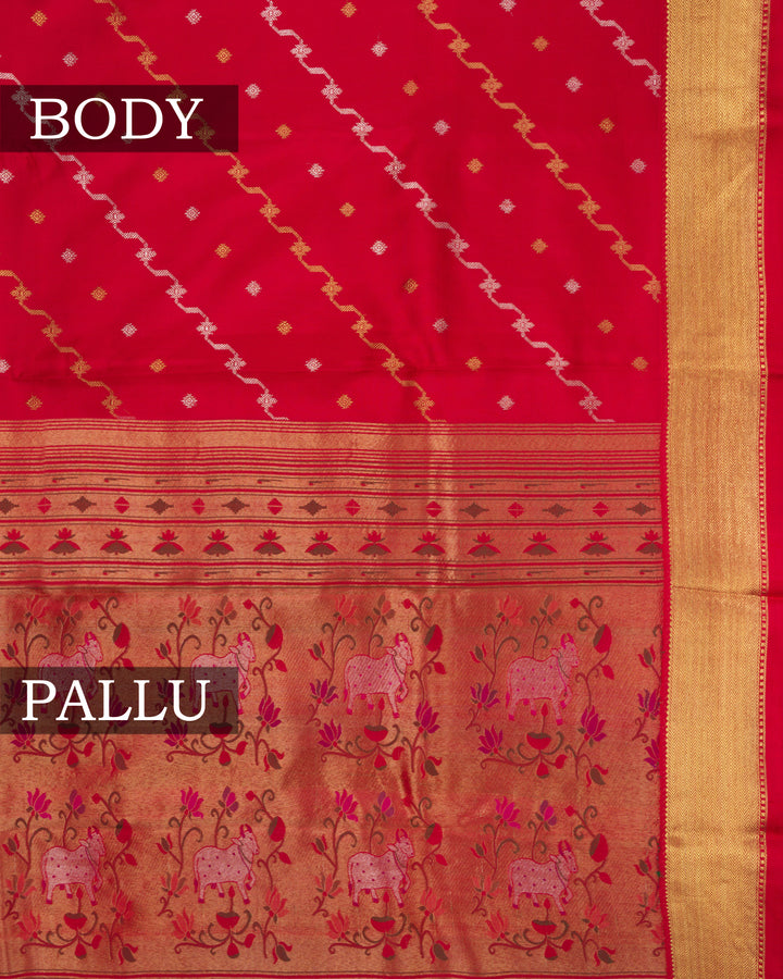 Chilli Red And Red With Gold Handwoven Kanjivaram Silk Saree - TSH250373-View3