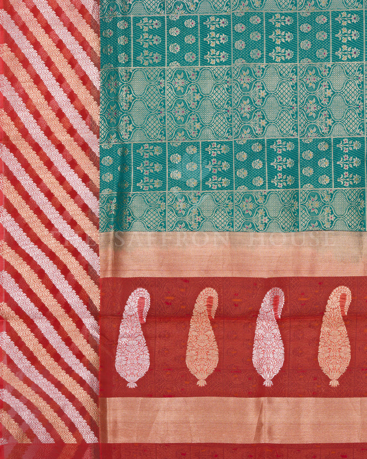 Handloom Banaras Silk Saree in Green And Chilli Red