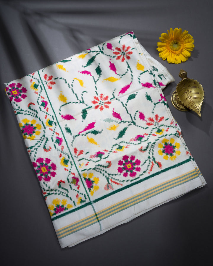 Half-white Floral Double Ikkat Patan Patola Saree - TSH2506187