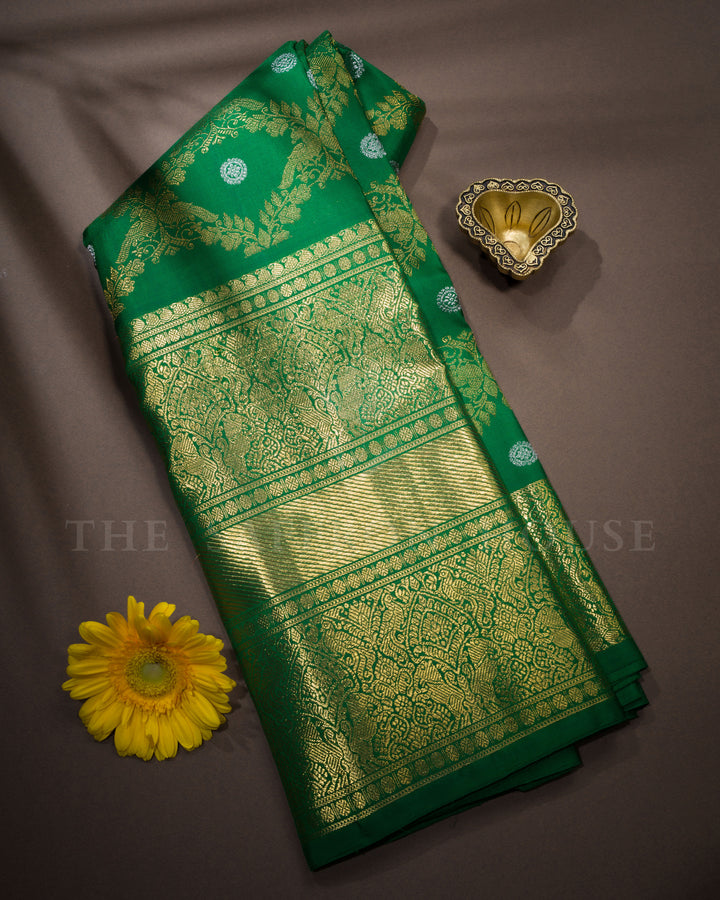 Bottle Green Handwoven Kanjivaram Silk Saree - TSH2506106