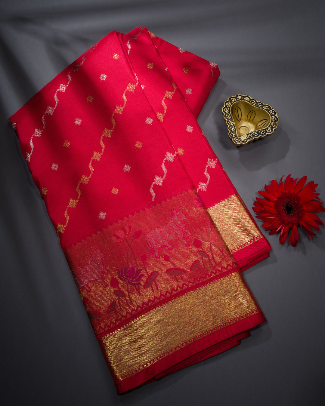 Chilli Red And Red With Gold Handwoven Kanjivaram Silk Saree - TSH250373-view1