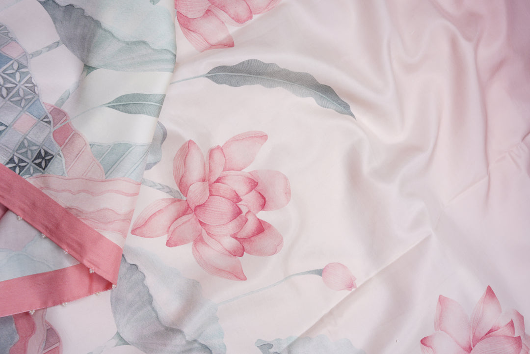 Blooming Heiress – Lotus Bloom Ombre Kanchi Silk Saree with Pearl-Edged Border