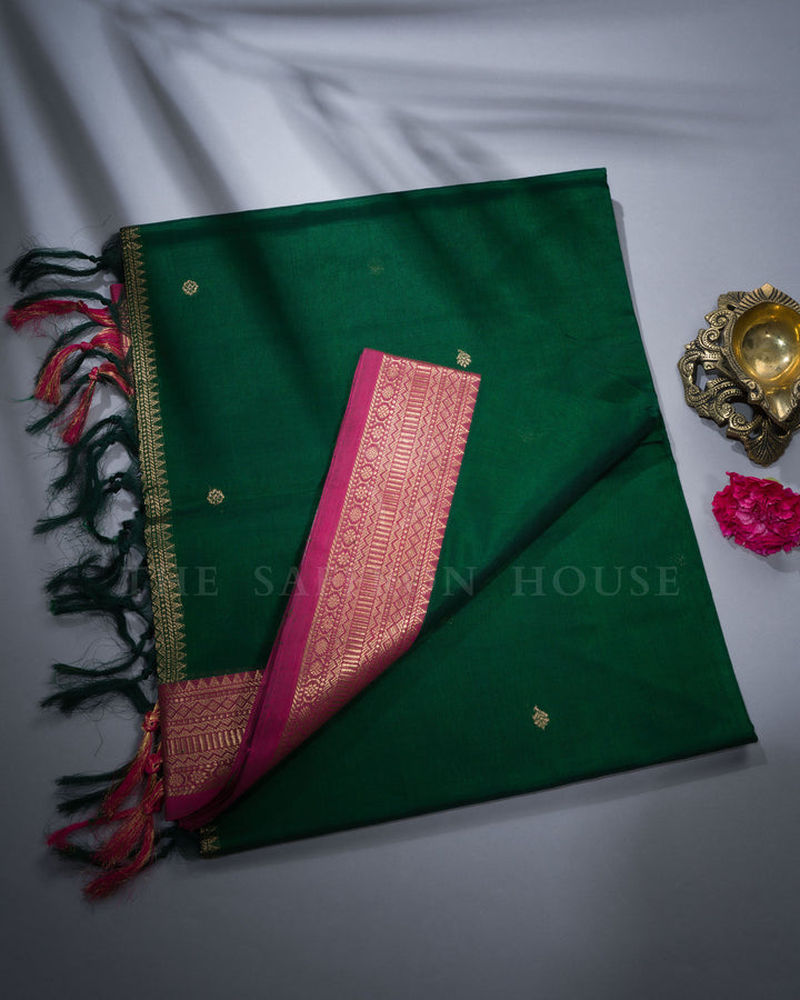 Bottle Green And Magenta Handwoven Silk Cotton Saree – The Saffron House