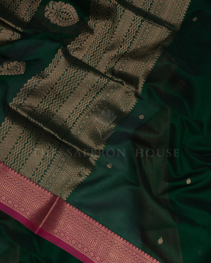 Bottle Green And Magenta Handwoven Silk Cotton Saree – The Saffron House