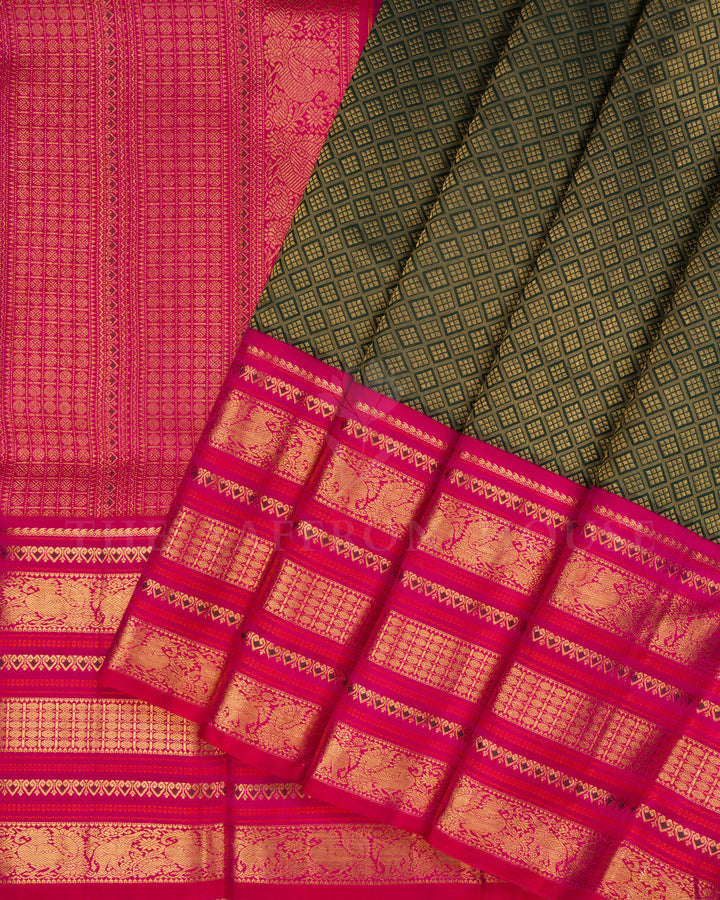 Bottle Green And Rani Pink Kattam Kanjivaram Silk Saree – The Saffron House