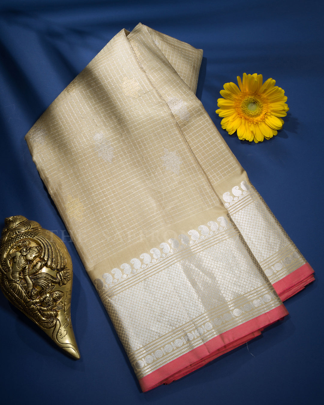 Ivory And Antique Gold Gadwal Silk Saree – The Saffron House