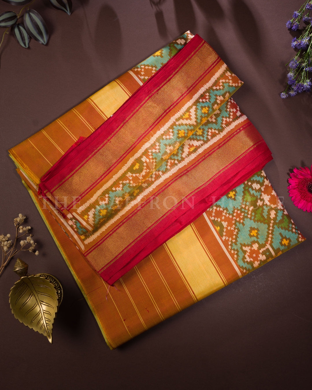 Pistachio Green And Red Handwoven Patola Saree – The Saffron House